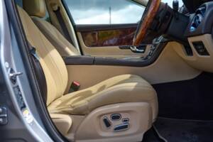 Bild 29/50 von Jaguar XJ 5.0 (2010)
