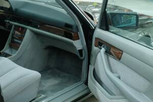 Bild 24/50 von Mercedes-Benz 300 SEL (1991)