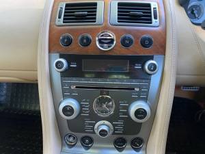 Bild 36/46 von Aston Martin DB 9 (2010)