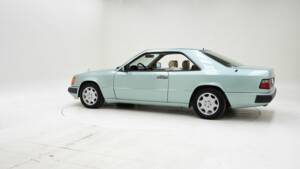 Bild 4/15 von Mercedes-Benz 300 CE (1992)