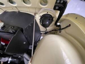 Image 20/39 of Triumph TR 250 (1967)