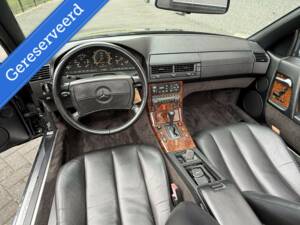 Image 28/50 of Mercedes-Benz 500 SL (1991)