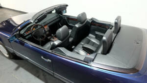 Immagine 9/20 di Mercedes-Benz E 220 (1996)