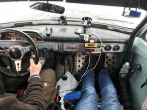 Image 16/18 of Volvo P 122 S (1966)