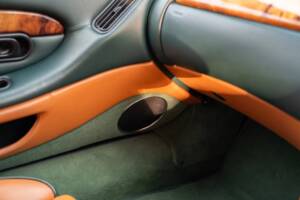 Image 21/27 de Aston Martin DB 7 Vantage (1999)