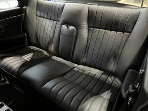 Image 32/47 of Jaguar XJ 6 C 4.2 (1976)