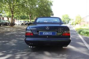 Image 21/21 of Mercedes-Benz E 320 (1995)