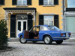 Bild 3/100 von Alfa Romeo Giulia GT 1300 Junior (1973)
