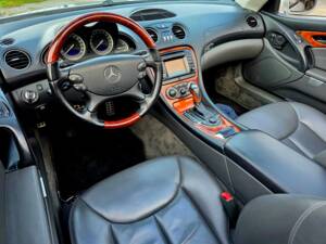 Image 18/39 of Mercedes-Benz SL 500 (2001)
