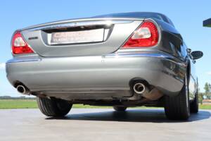 Image 27/50 of Jaguar XJ 8 4.2 (2004)