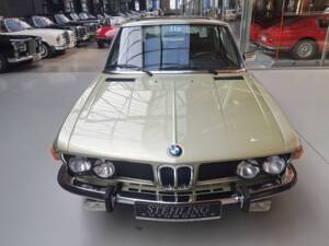 Immagine 4/39 di BMW 3,3 Li (1977)