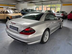 Image 21/29 of Mercedes-Benz SL 55 AMG (2002)