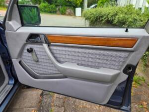 Afbeelding 42/54 van Mercedes-Benz 200 E (1992)