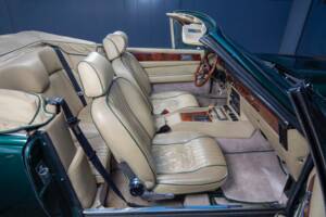 Image 15/20 of Aston Martin V8 (1981)