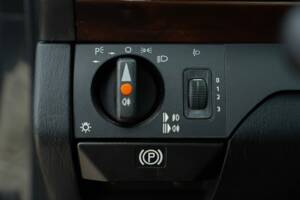 Image 37/49 of Mercedes-Benz 320 E (1993)