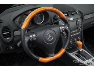 Bild 12/43 von Mercedes-Benz SLK 55 AMG (2005)