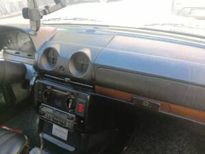 Bild 10/73 von Mercedes-Benz 300 D (1977)