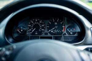 Image 37/38 of BMW 325i (2002)