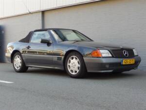 Image 1/96 of Mercedes-Benz 300 SL (1992)
