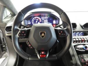 Image 7/15 of Lamborghini Huracán LP 610-4 (2014)