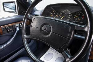 Image 22/34 of Mercedes-Benz 500 SEC (1984)