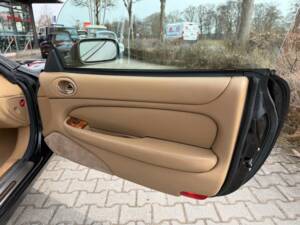 Image 14/34 of Jaguar XK8 4.0 (1997)