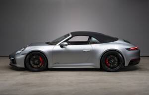 Image 6/31 de Porsche 911 Carrera 4 GTS (2024)