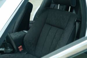 Bild 35/50 von Mercedes-Benz 300 SE (1992)