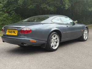 Image 3/23 of Jaguar XK8 4.0 (2001)