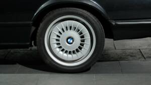 Image 22/35 of BMW M 635 CSi (1984)