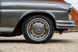 Image 36/37 of Mercedes-Benz 280 SE 3,5 (1970)