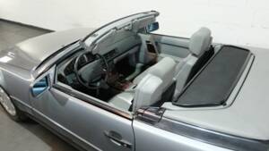 Image 25/34 of Mercedes-Benz 500 SL (1991)
