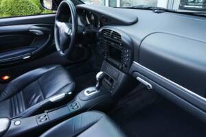 Image 22/50 of Porsche 911 Carrera 4S (2004)