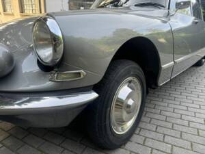 Image 4/8 of Citroën DS 19 Pallas (1964)
