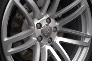 Immagine 42/50 di Audi RS6 Avant (2015)