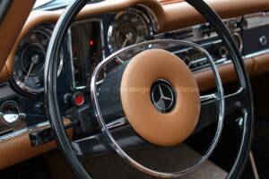 Afbeelding 12/41 van Mercedes-Benz 280 SL (1969)