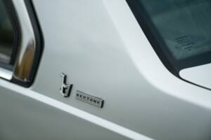 Image 25/50 de Volvo 780 Bertone 2.4 TD (1987)