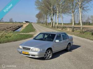 Imagen 2/26 de Volvo S 70 2.5 (1998)