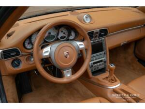 Image 14/32 of Porsche 911 Carrera S (2005)