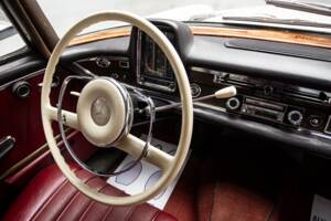 Imagen 17/32 de Mercedes-Benz 220 SE b (1965)