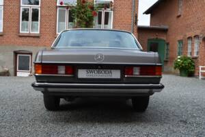 Image 4/15 of Mercedes-Benz 230 CE (1983)