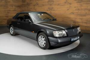 Bild 12/19 von Mercedes-Benz E 320 (1994)
