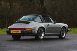 Image 14/50 de Porsche 911 Carrera 3.2 (1989)