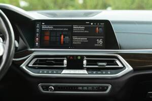 Bild 37/50 von BMW X5 M50d (2019)