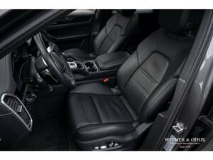 Bild 5/43 von Porsche Cayenne Coupé E-Hybrid (2020)