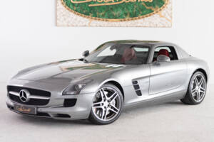 Imagen 2/56 de Mercedes-Benz SLS AMG (2011)