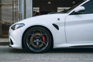 Bild 6/26 von Alfa Romeo Giulia Quadrifoglio (2017)