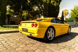 Immagine 6/33 di Ferrari F 355 Berlinetta (1995)