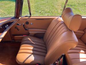 Imagen 18/65 de Mercedes-Benz 220 SE b (1961)