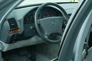Bild 35/50 von Mercedes-Benz 300 SE (1992)